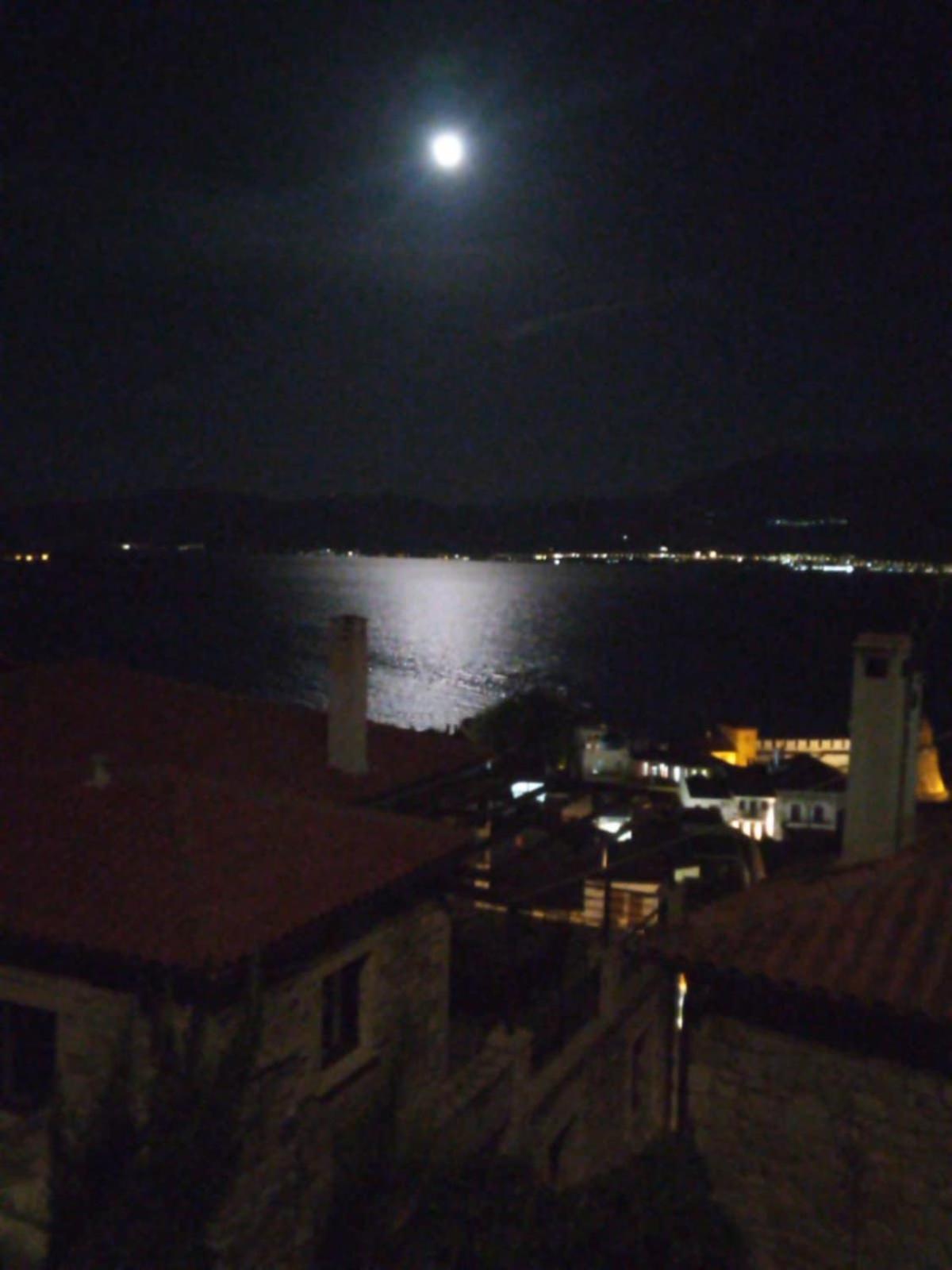 Ferienwohnung Stone Clock'S House Nafpaktos Exterior foto
