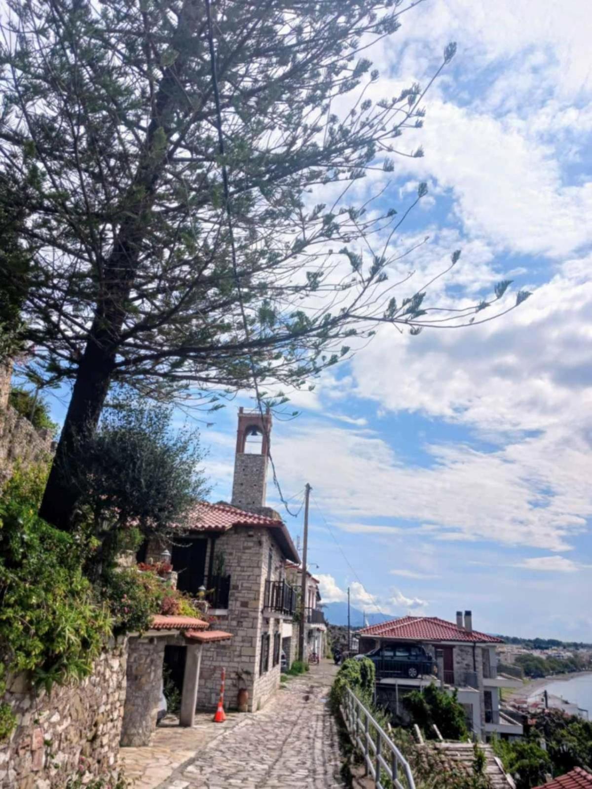 Ferienwohnung Stone Clock'S House Nafpaktos Exterior foto